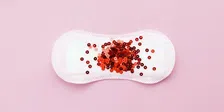 Thumbnail for article: Dit zegt de kleur van je menstruatiebloed over je gezondheid