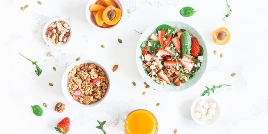9-slimme-tips-om-het-aantal-calorieen-van-je-lunch-naar-beneden-te-schroeven_img900.jpg