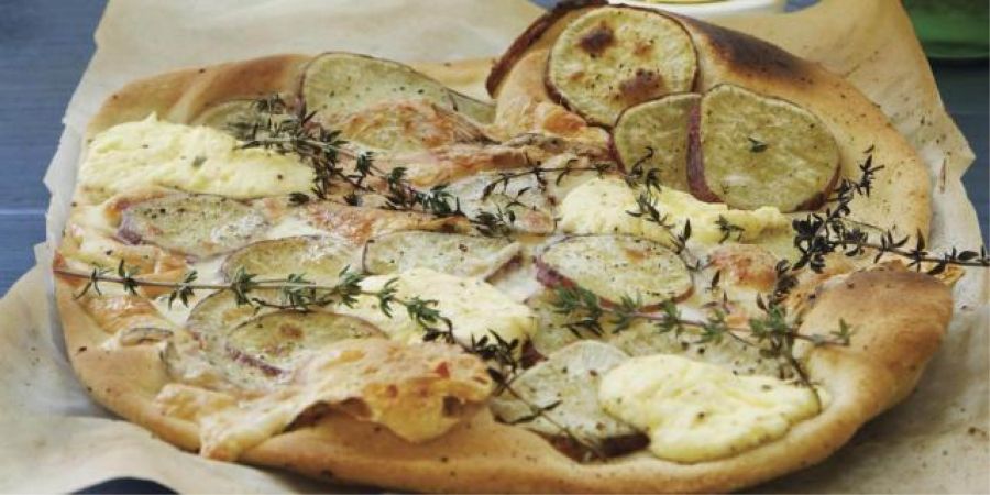 Recept-home-made-pizza-met-zoete-aardappel-en-taleggio-kaas_img900.jpg
