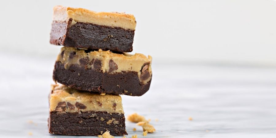 Recept-raw-cookie-dough-brownie-cheesecake_img900.jpg