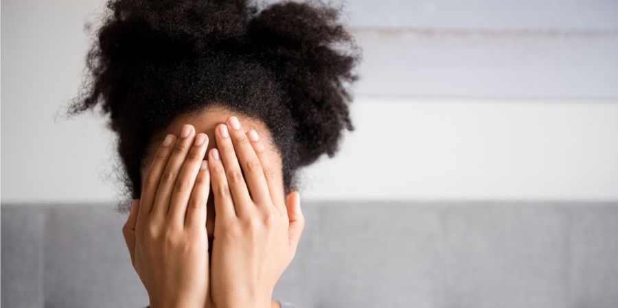 Yuk-door-deze-video-van-een-ingezoomde-vinger-zit-je-nooit-meer-aan-je-gezicht_img900.jpg