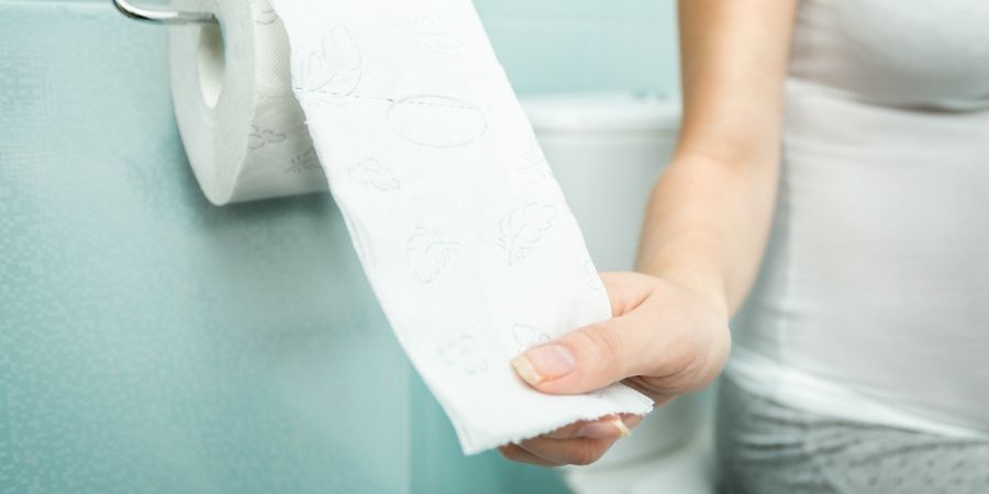 Waarom-je-maar-een-keer-zou-moeten-afvegen-na-een-grote-boodschap_img900.jpg