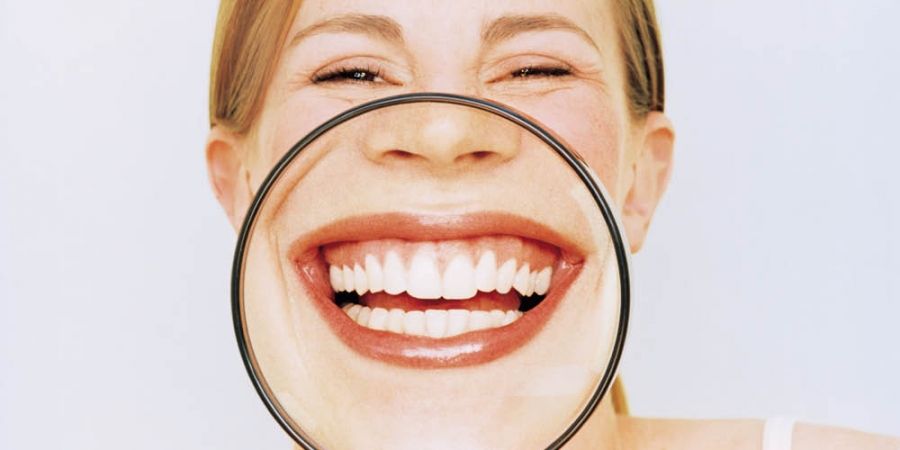 Wat-is-de-beste-manier-om-je-tanden-te-witten_img900.jpg