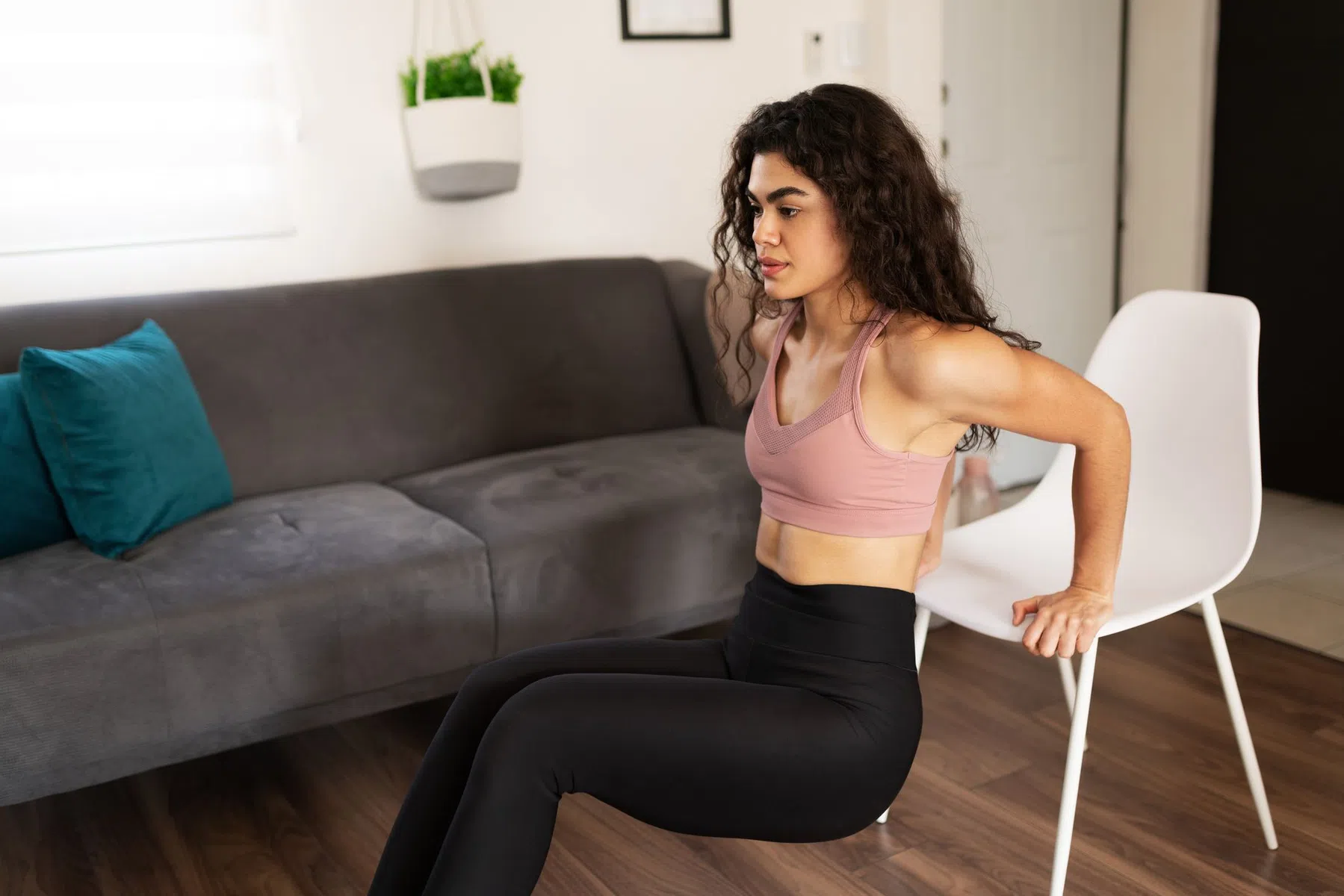 Zo voor je tricep dips foutloos uit