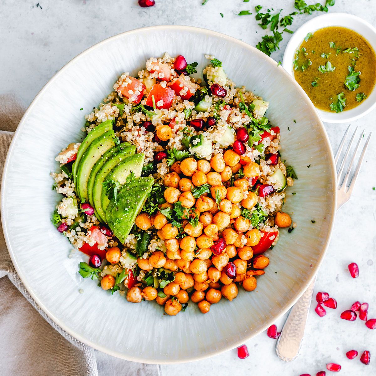 glutenvrije-gezonde-salade-tabouleh-quinoa-avocado-kikkererwten.jpg