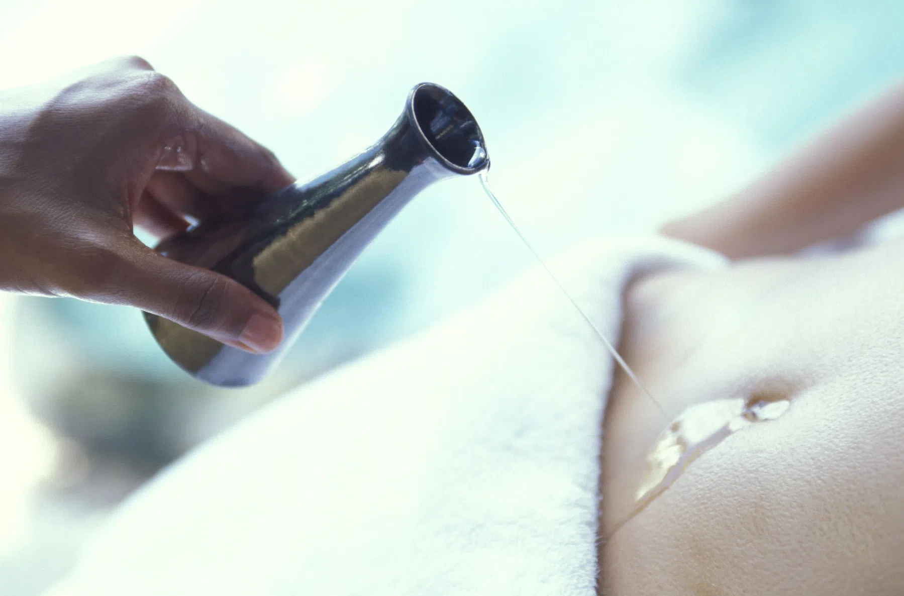 olie-navel-huid-teatrea-castor-ayurveda.jpg