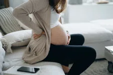 Thumbnail for article: Hoe gevaarlijk is stress tijdens je zwangerschap?
