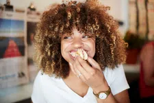 Thumbnail for article: Intuïtief eten: dit is het en zó begin je ermee