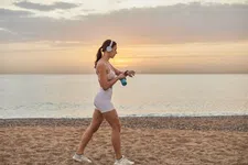 Thumbnail for article: Hardlopen met zonsondergang: 5 tips voor je hardloopsessie op het strand