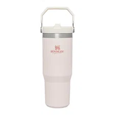 Thumbnail for article: Ga je voor het eerst naar yoga, pilates of barre? Dan moet je dit meenemen