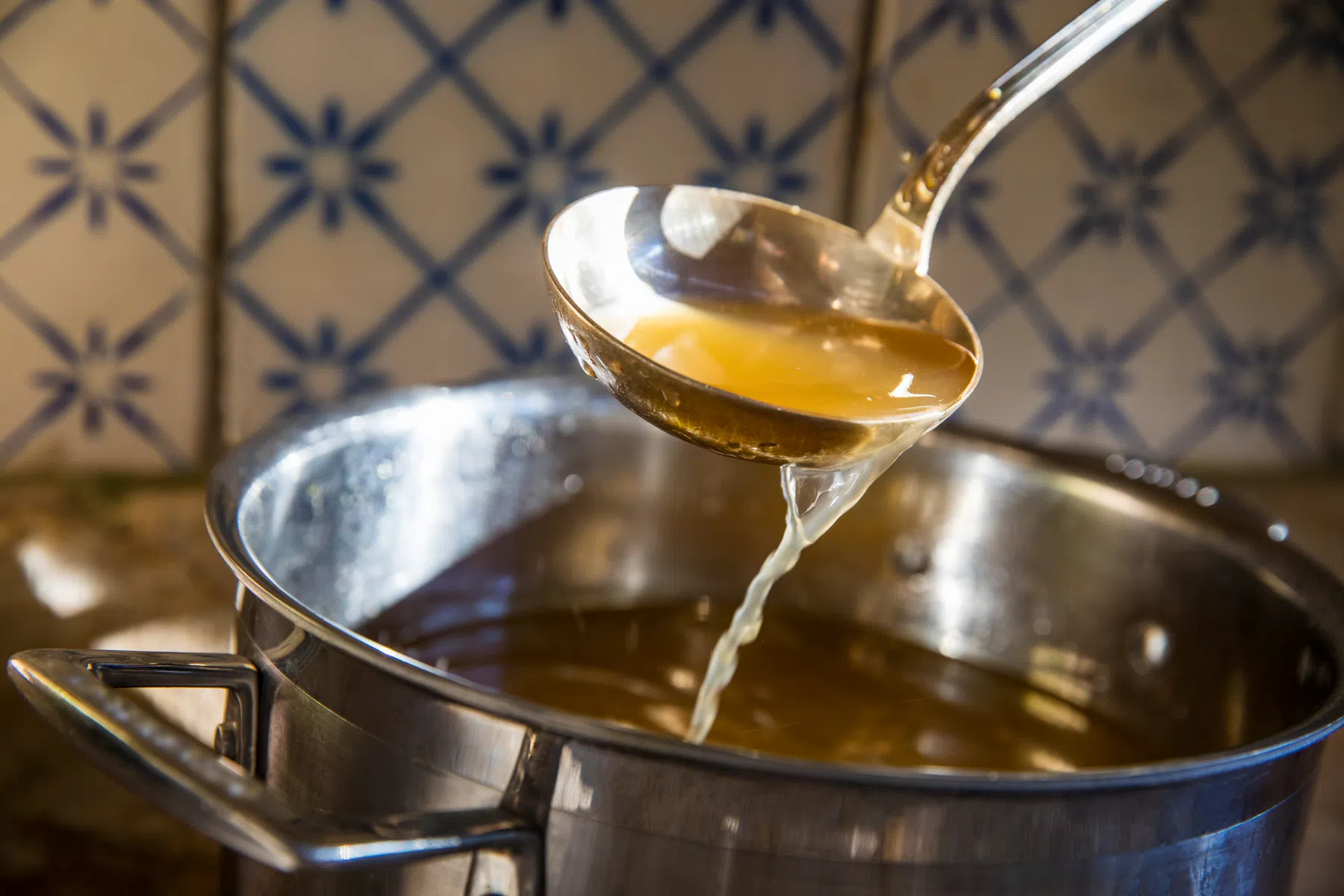 Wat is het bone broth dieet en is het gezond?