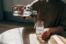 Zoveel water zou je echt moeten drinken per dag
