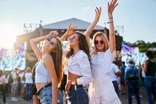 Thumbnail for article: Deze Women's Health-lezeressen staan het liefst nuchter op festivals