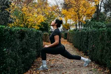 Thumbnail for article: Een fysiotherapeut waarschuwt: bouw het sporten na je vakantie rustig op