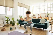 Thumbnail for article: Alle spiergroepen trainen met één keer sporten? Probeer deze 15-minuten work-out!