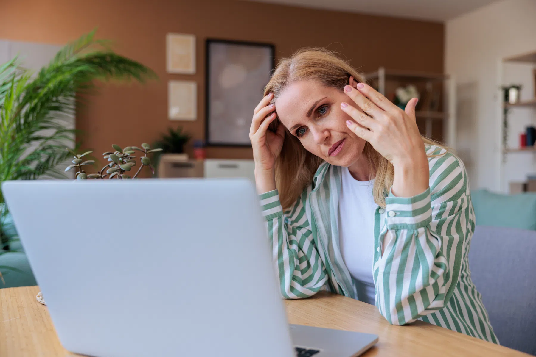 40% meer vrouwen aan de hormonen tegen overgangsklachten: wat is hormoontherapie?