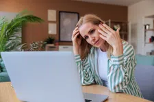 Thumbnail for article: Hormoontherapie: steeds meer vrouwen aan de hormonen tegen overgangsklachten