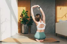 Thumbnail for article: 40 plussers opgelet: deze stretches wil je aan je sportroutine toevoegen