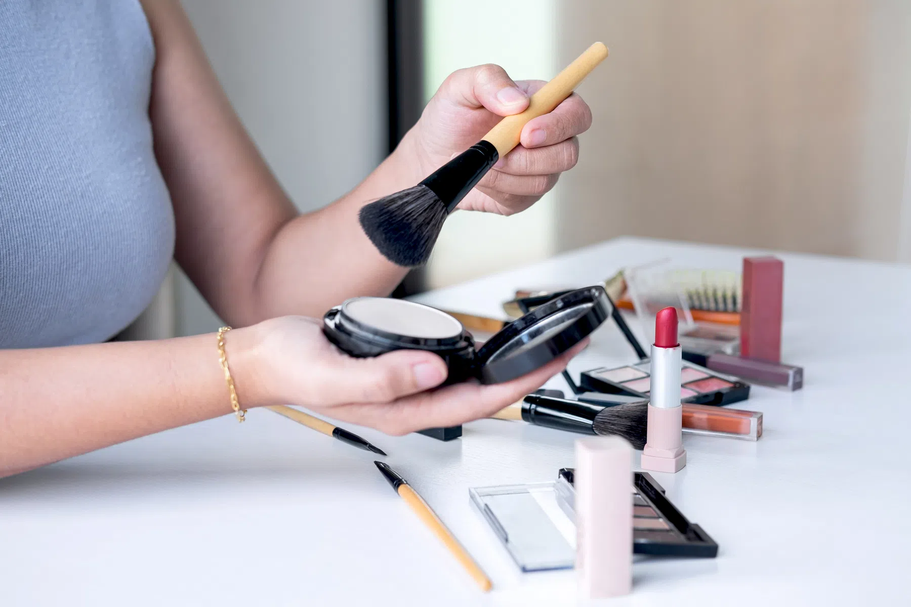Weggooien of nog gebruiken? Wanneer je je make-up écht moet vervangen