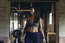 Thumbnail for article: Hoe lang moet je trainen voor zichtbare (buik)spieren?