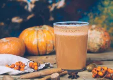 Kom in de herfstsfeer met deze heerlijke pumpkin spice eiwit shake