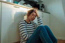 Thumbnail for article: Steeds meer jonge vrouwen arbeidsongeschikt door mentale klachten, hoe kan dat?