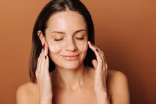 Thumbnail for article: Overdrijven is ook een vak: hoeveel moisturizer is te veel?