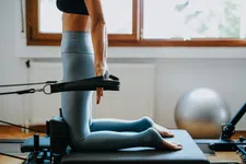 Thumbnail for article: Reformer pilates vs mat pilates: welke work-out is het meest effectief?
