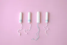 Thumbnail for article: Zo lang mag je dus écht een tampon inhouden - zowel 's nachts als overdag