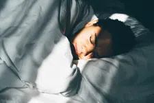 Thumbnail for article: Wakker worden! Dit doet weinig slapen volgens onderzoek met je brein