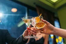 Thumbnail for article: Wil je graag spieren kweken? Dan kan je een glas alcohol beter laten staan