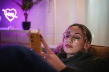 Thumbnail for article: Vrouwen vs. vrouwen: Dit is waarom we elkaar zo naar beneden kunnen halen