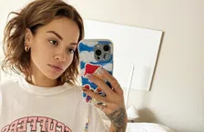 Thumbnail for article: Rita Ora liet in haar twintiger jaren twee keer haar eitjes invriezen: ‘Het beste advies wat ik kon krijgen’