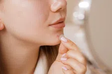 Thumbnail for article: Pimple patches voor je puistjes: werken ze wel zo effectief als wordt beloofd?
