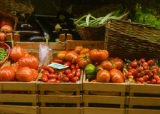 Thumbnail for article: Zijn seizoensgroenten en -fruit gezonder dan buiten het seizoen?