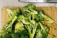 Thumbnail for article: Waarom je de steel van een broccoli nooit moet weggooien