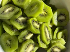 Thumbnail for article: Hoe je met één kiwi vermoeidheid, bloeddruk, immuunsysteem én darmwerking aanpakt