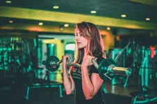 Thumbnail for article: Hoe krachttraining met je vader jullie band én gezondheid versterkt