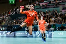 Thumbnail for article: Estavana Polman organiseert voetbalavond voor vrouwen, 'Ze beleven voetbal anders'