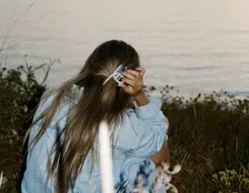 Thumbnail for article: Meer dan niezen: hoe hooikoorts kan zorgen voor een slecht humeur (en zelfs voor depressies)