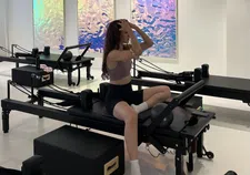 Thumbnail for article: 'Ik overtuigde een man dat pilates écht intensief sporten is: dit is hoe dat ging'