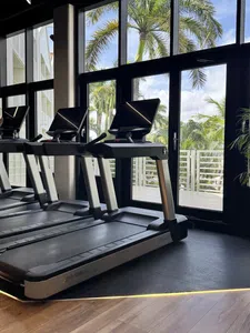 Thumbnail for article: Geen zin in cardio? Deze simpele loopbandtraining duurt maar 20 minuten