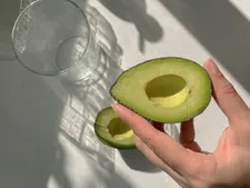 Thumbnail for article: Vet tegen vet: 7 voorbeelden van gezonde vetten die je regelmatig wilt eten