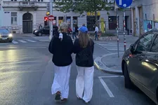 Thumbnail for article: Dit gebeurt er met je lichaam als je meteen gaat wandelen na het eten