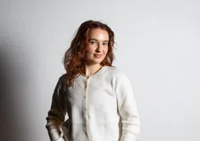 Thumbnail for article: Met mijn zussen kan ik keihard kibbelen - en dat is best iets moois