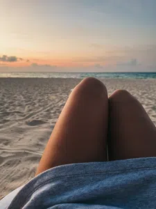 Thumbnail for article: 5 oefeningen die je knieën sterk en stabiel houden, volgens een fysiotherapeut