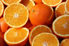 Thumbnail for article: Is vitamine C echt een wondermiddel tegen verkoudheid? Dit zegt de wetenschap