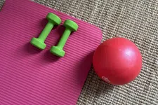 Thumbnail for article: Afvallen na je 40e: personal trainer (70) deelt welke 7 aanpassingen zij zou doen