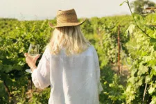 Thumbnail for article: Nieuwe studie: minder alcohol na je 30e of 40e kan risico borstkanker verlagen