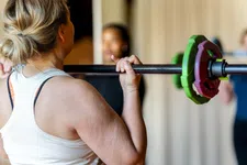 Thumbnail for article: '7 lessen die ik (40) na 7 maanden krachttraining aan je mee wil geven'